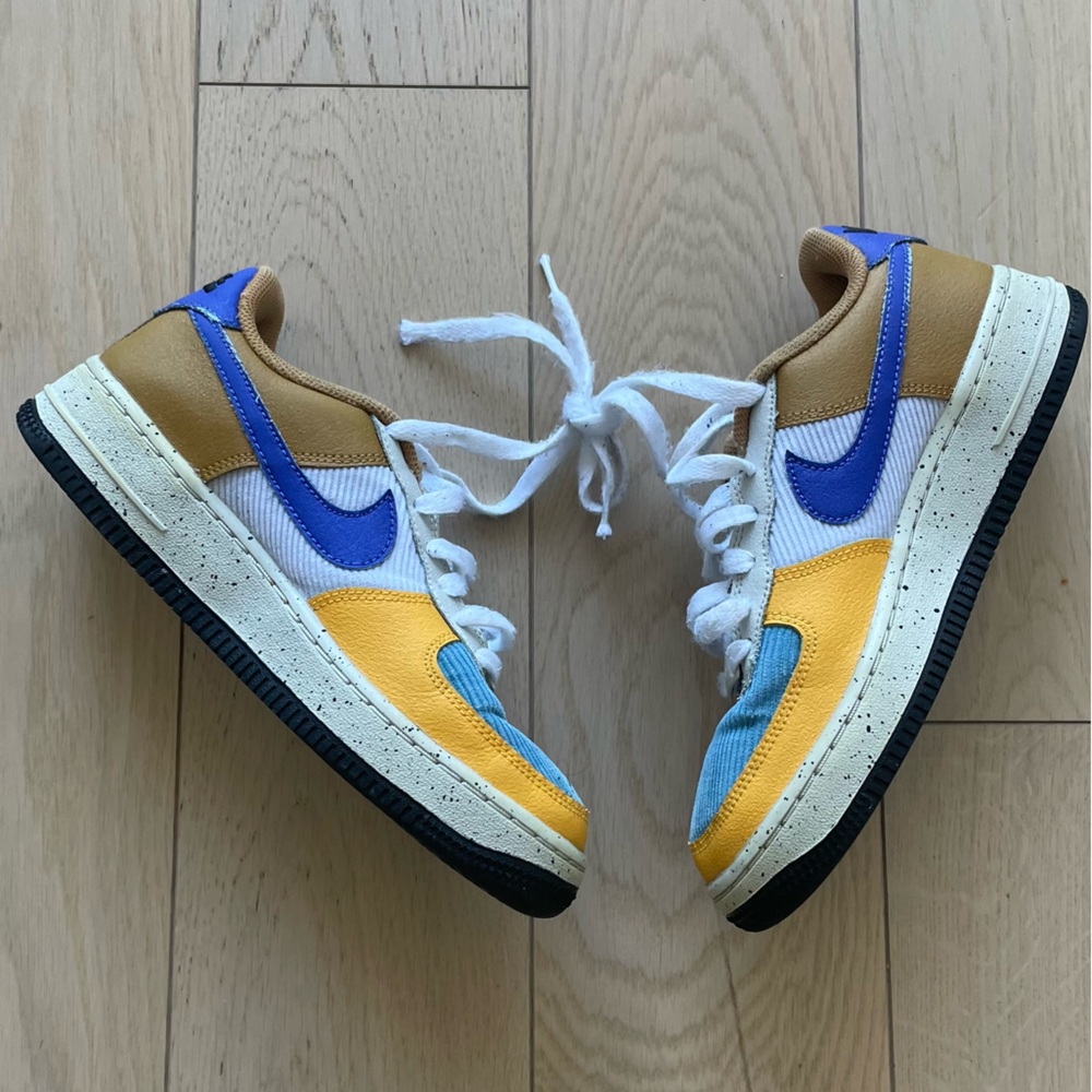 RARE NIKE AIR FORCE 1 - YOUTH SIZE 4 - FIRE 🔥🔥